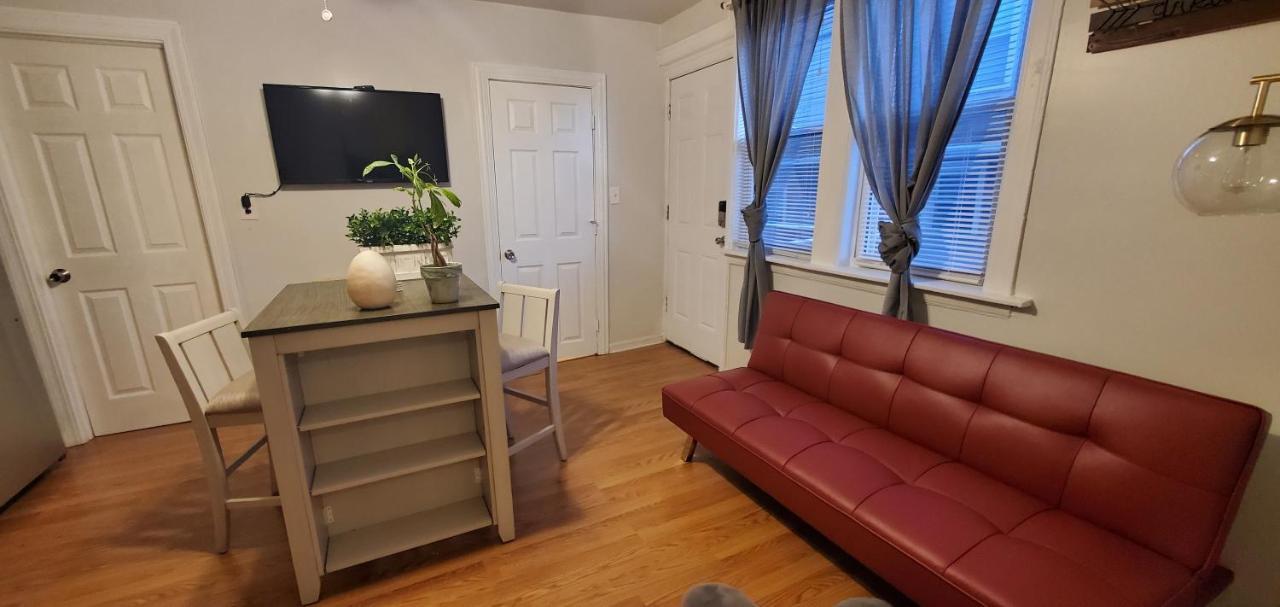 Cozy 1 Bedroom, 1 Min From Irving Park Blue Line, Free Parking شيكاغو المظهر الخارجي الصورة