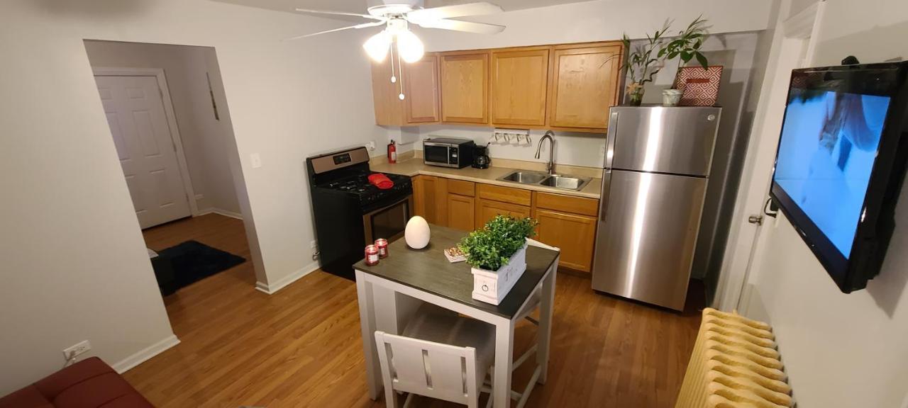 Cozy 1 Bedroom, 1 Min From Irving Park Blue Line, Free Parking شيكاغو المظهر الخارجي الصورة