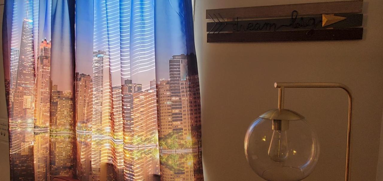 Cozy 1 Bedroom, 1 Min From Irving Park Blue Line, Free Parking شيكاغو المظهر الخارجي الصورة