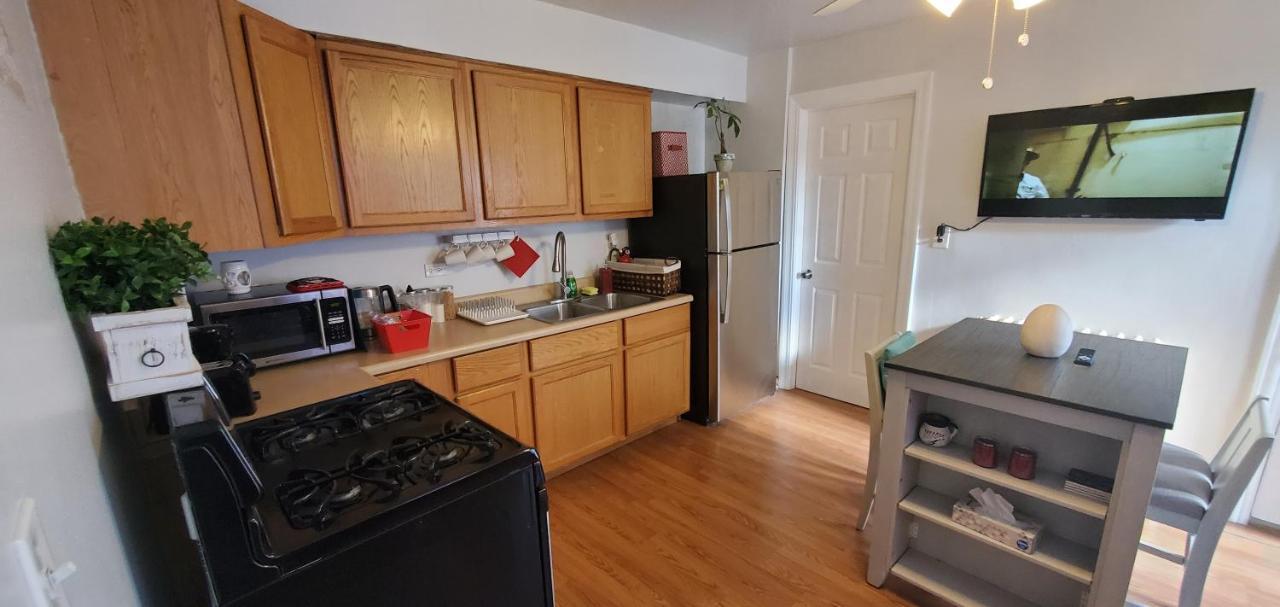 Cozy 1 Bedroom, 1 Min From Irving Park Blue Line, Free Parking شيكاغو المظهر الخارجي الصورة