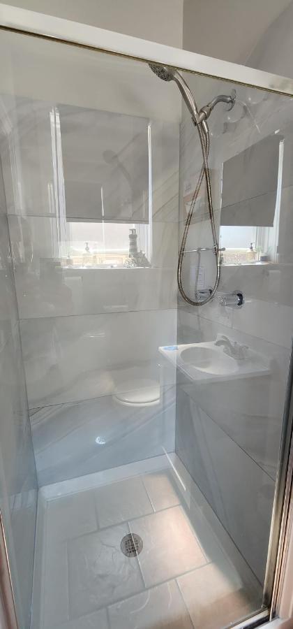Cozy 1 Bedroom, 1 Min From Irving Park Blue Line, Free Parking شيكاغو المظهر الخارجي الصورة